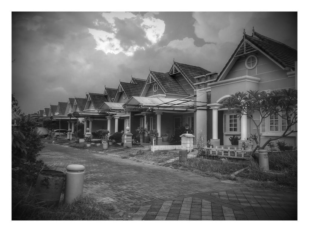 Jasmine Park Guest House Семаранг Екстер'єр фото