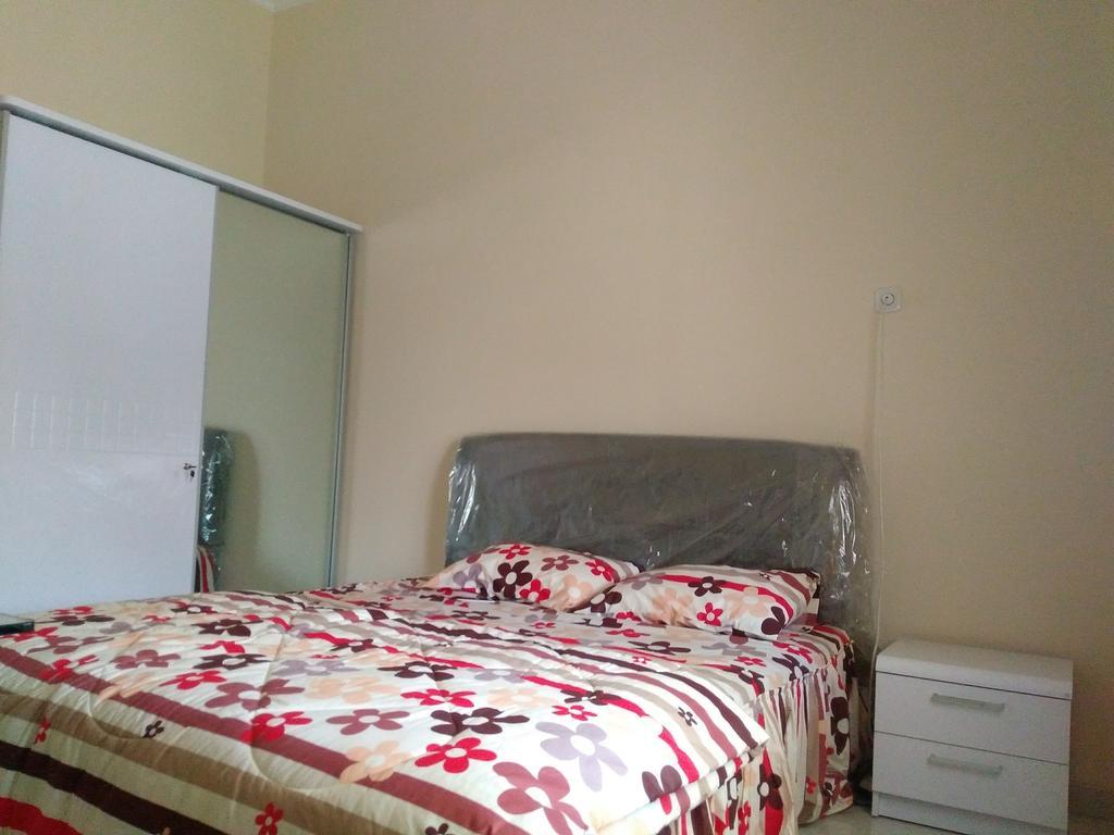 Jasmine Park Guest House Семаранг Екстер'єр фото