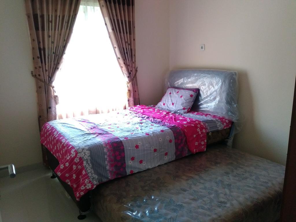 Jasmine Park Guest House Семаранг Екстер'єр фото