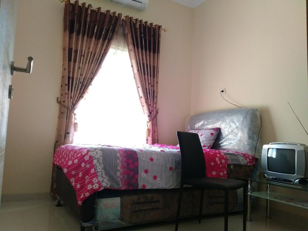 Jasmine Park Guest House Семаранг Екстер'єр фото