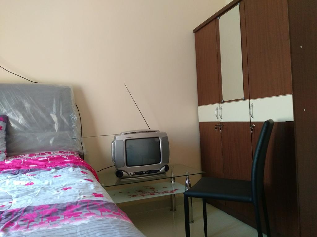Jasmine Park Guest House Семаранг Екстер'єр фото