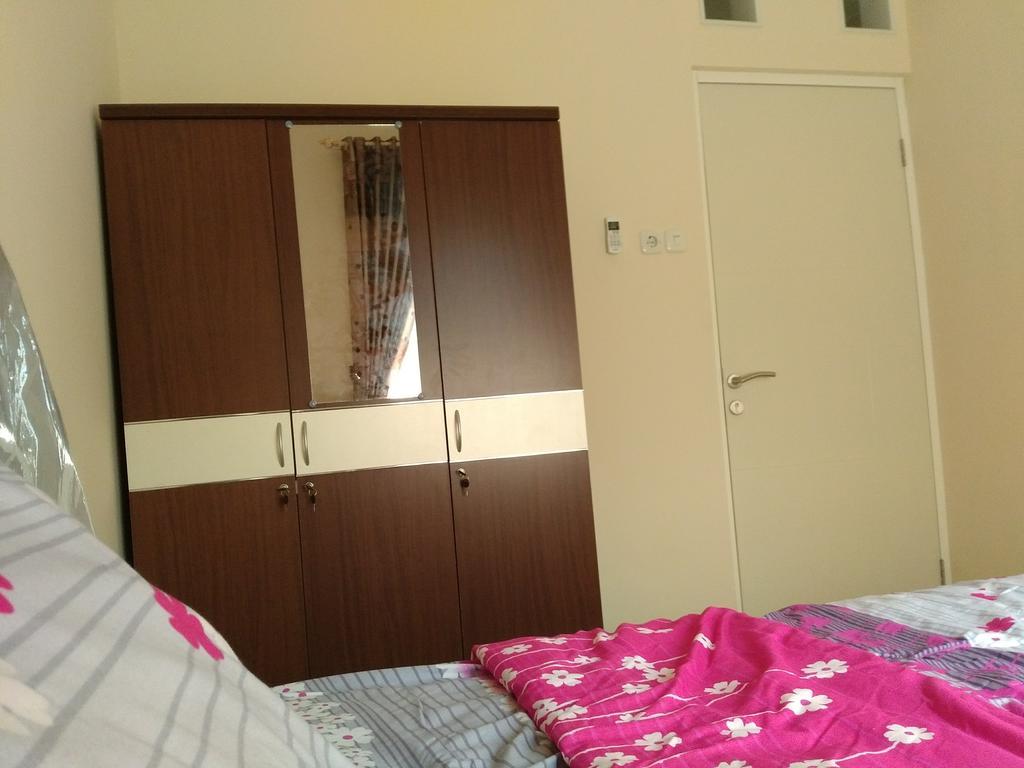 Jasmine Park Guest House Семаранг Екстер'єр фото