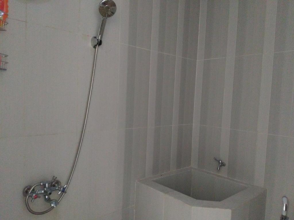 Jasmine Park Guest House Семаранг Екстер'єр фото
