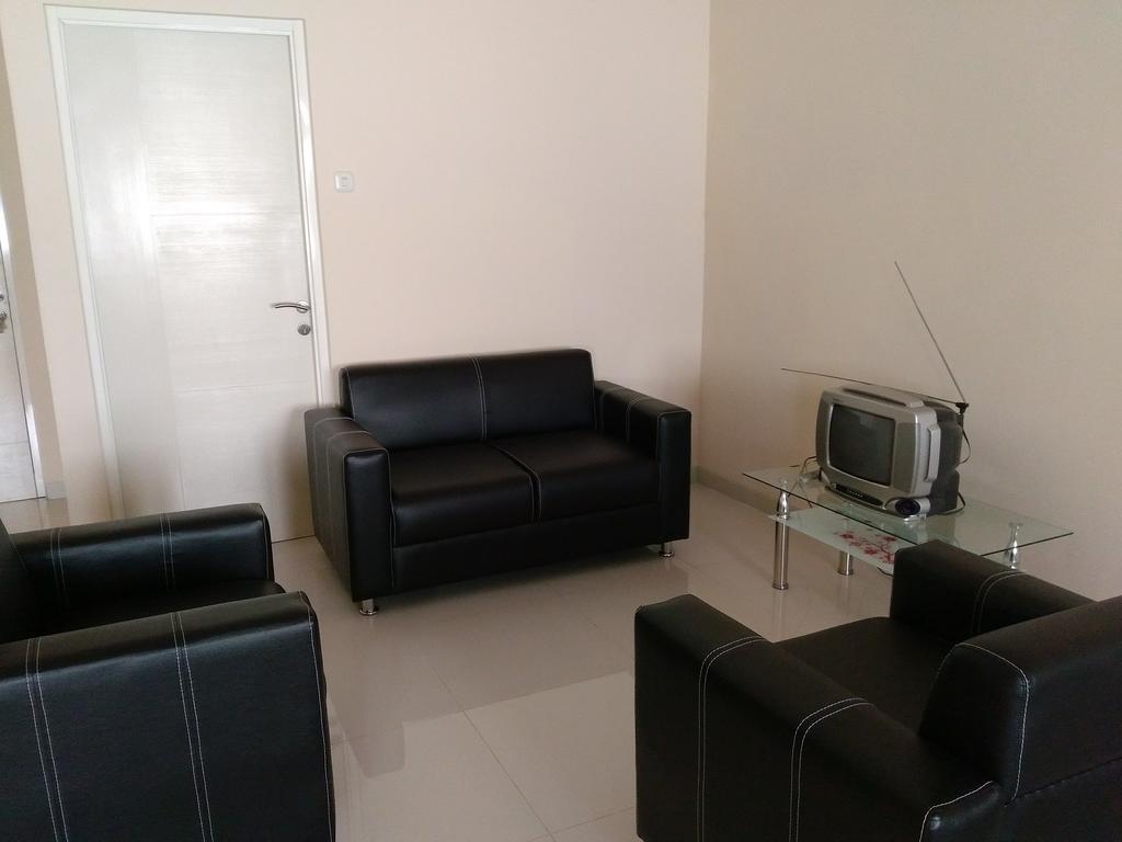 Jasmine Park Guest House Семаранг Екстер'єр фото