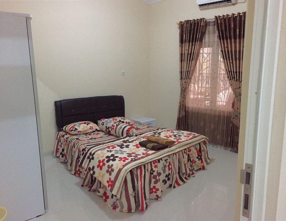 Jasmine Park Guest House Семаранг Екстер'єр фото